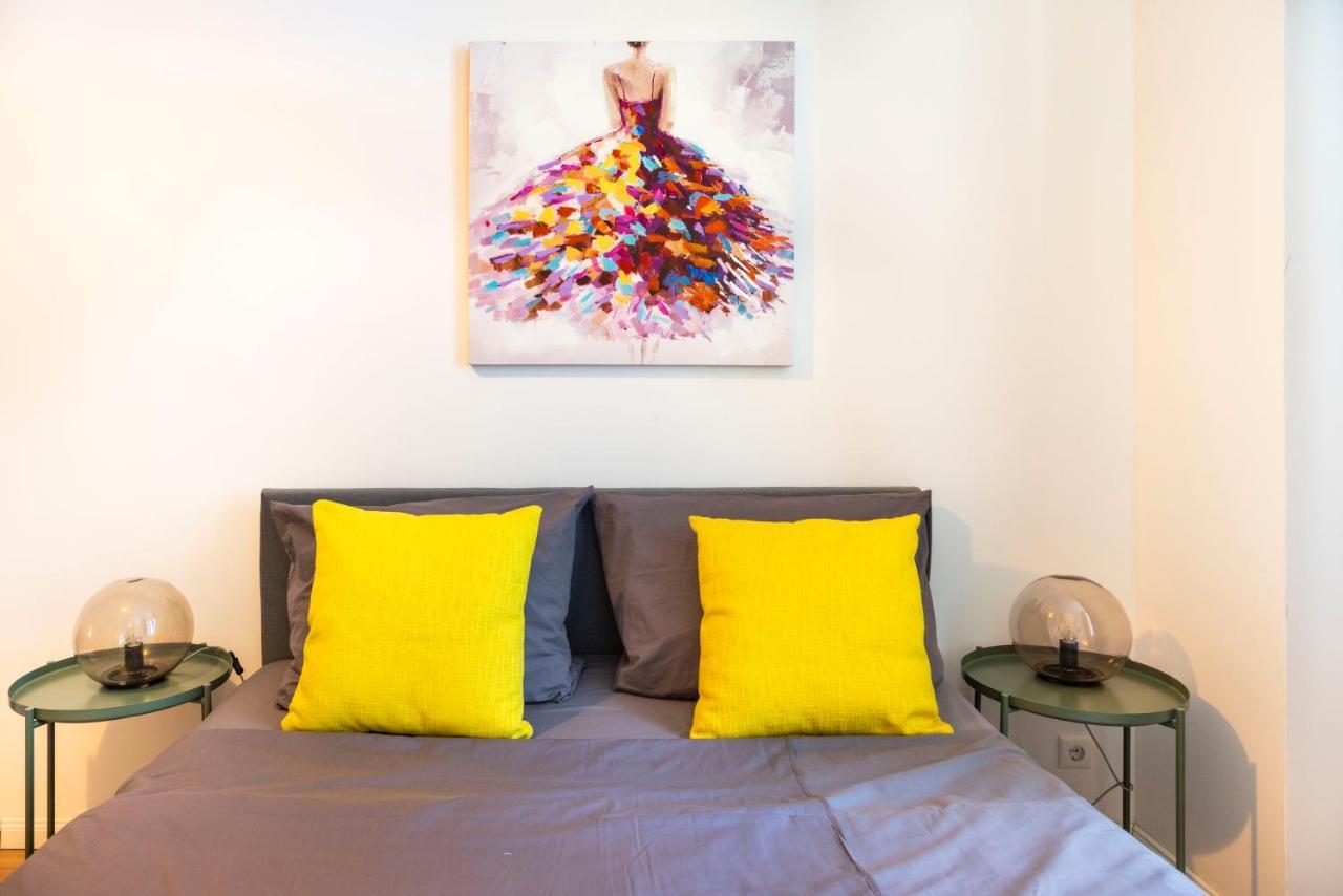 Appartement Freshly Renovated 2br&lr+walk-in Rainshower Berlijn