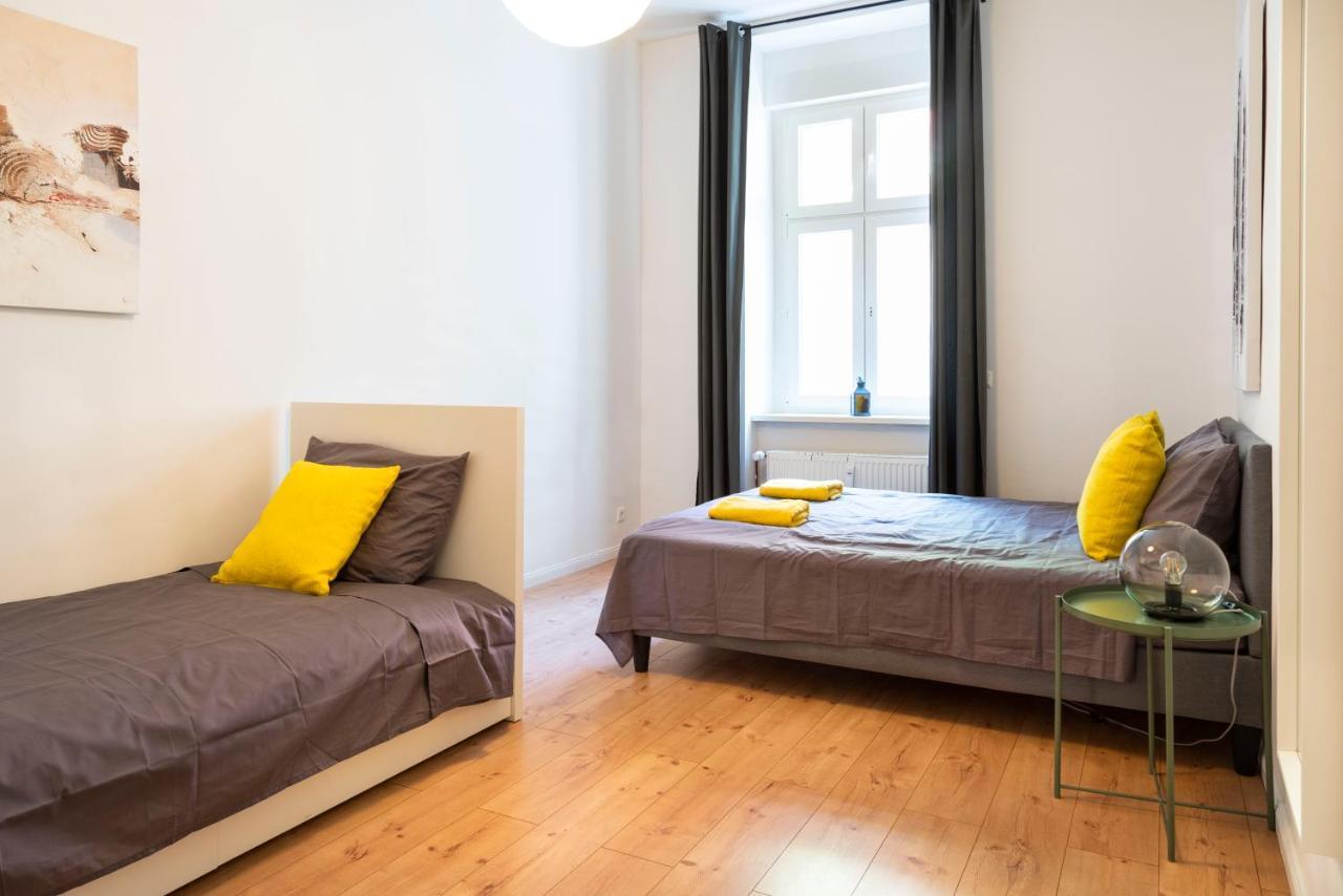 Freshly Renovated 2br&lr+walk-in Rainshower Appartement