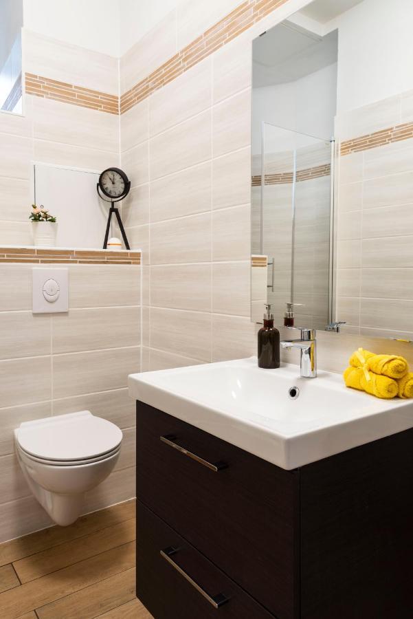 Freshly Renovated 2br&lr+walk-in Rainshower Appartement *