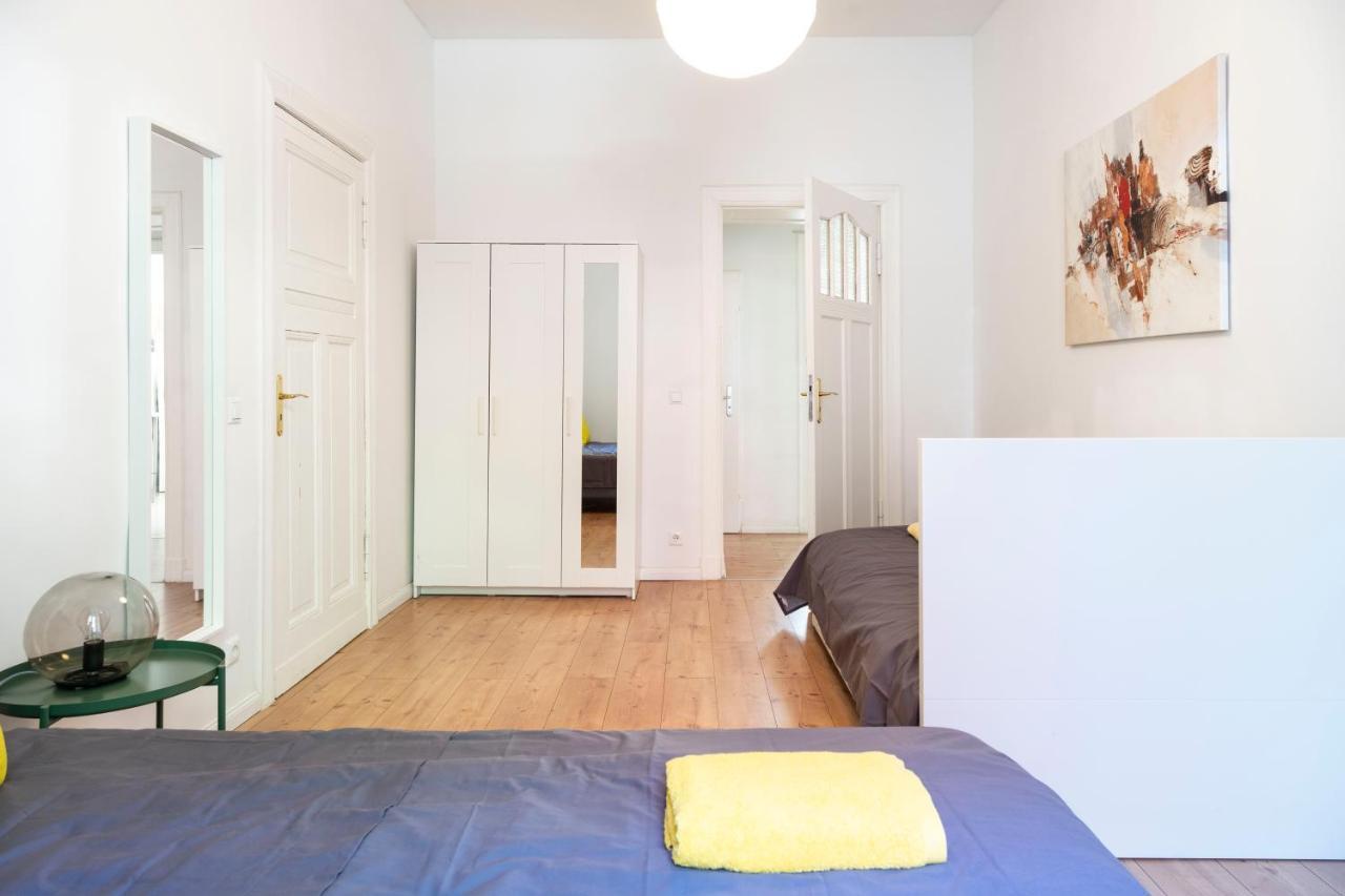 Appartement Freshly Renovated 2br&lr+walk-in Rainshower Berlijn